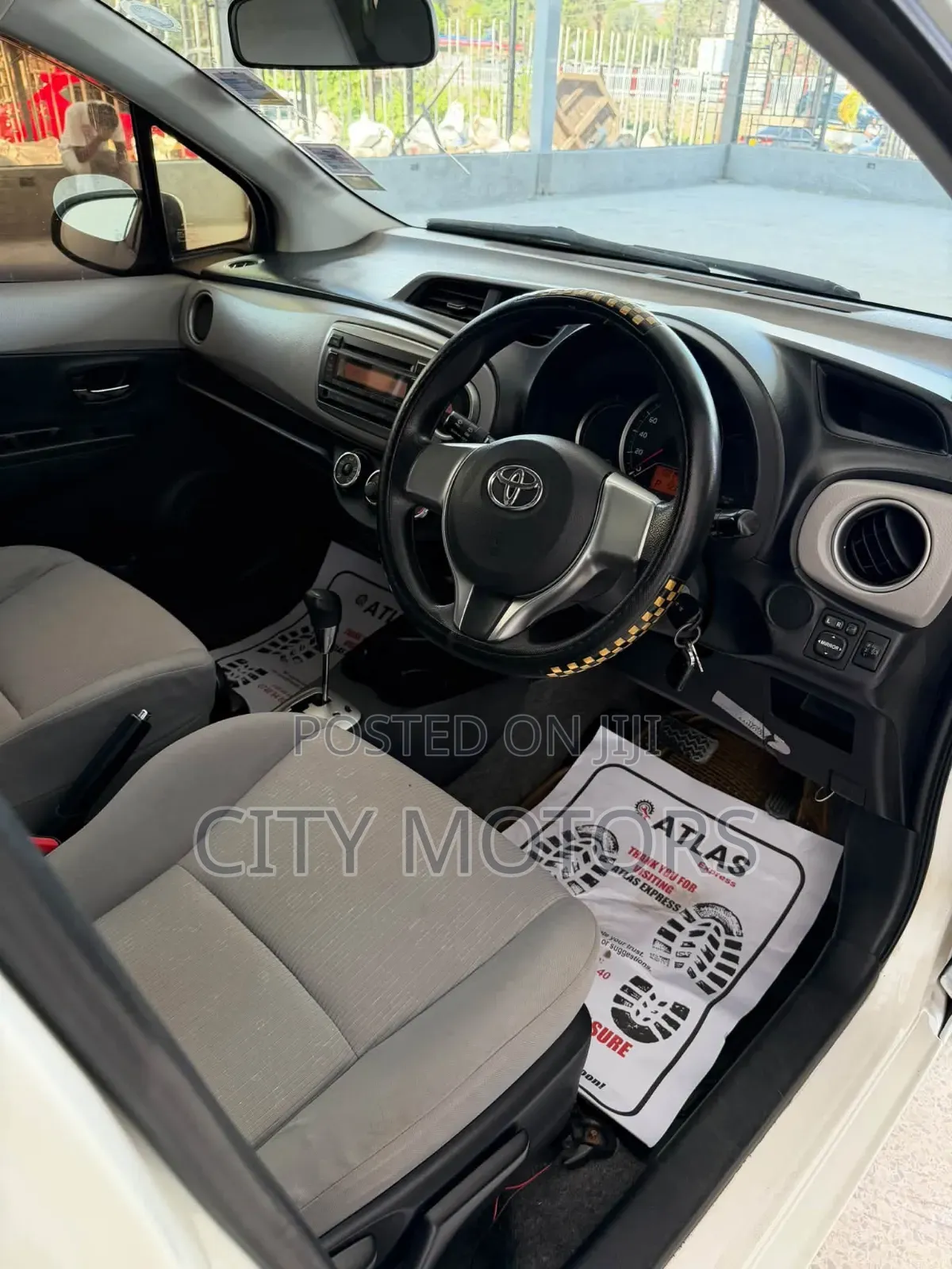 Toyota Vitz 1.0 FWD 5dr 2012 White