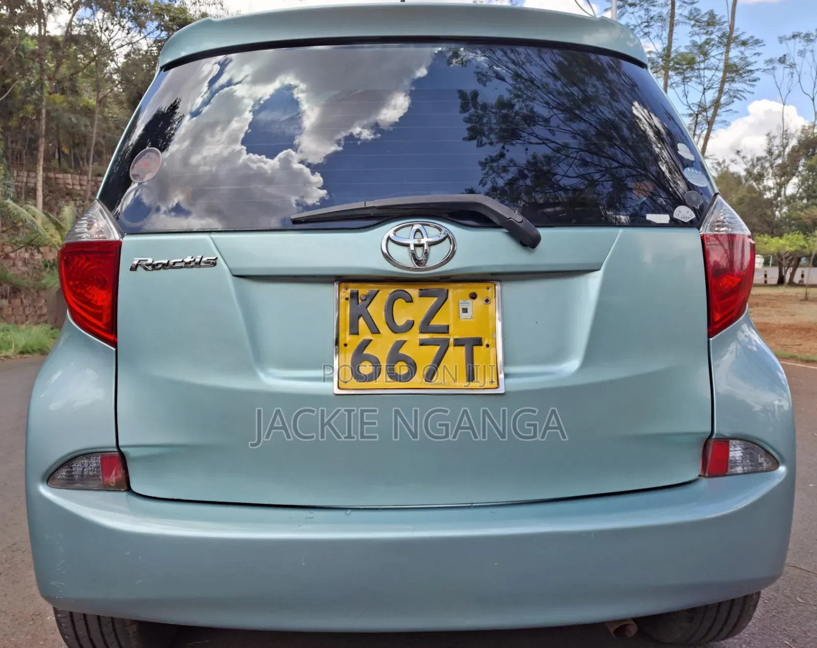 Toyota Ractis 2013 Green