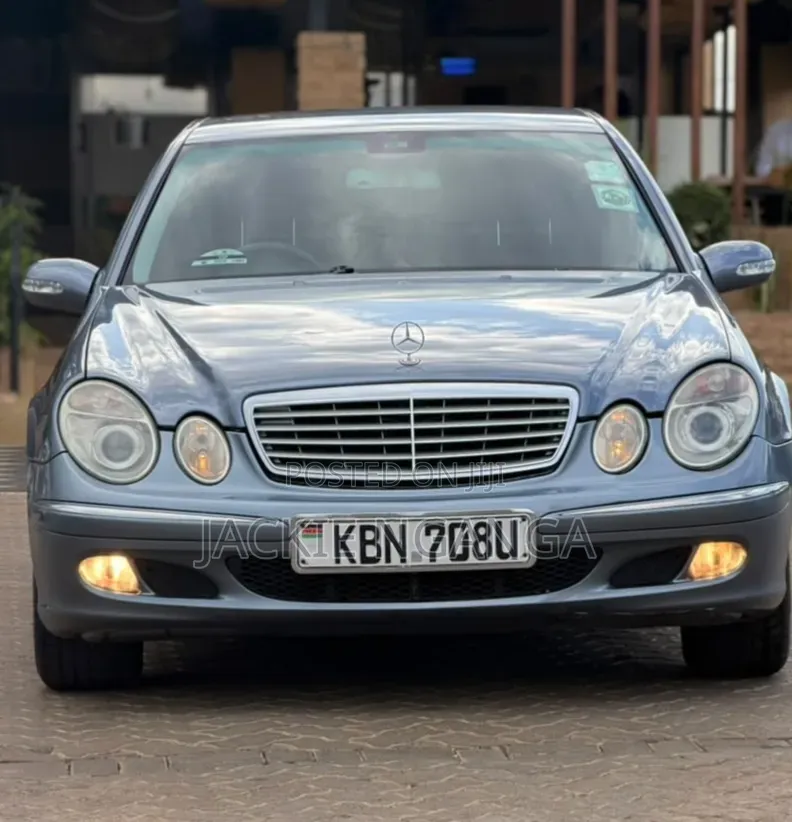 Mercedes-Benz E200 2005 Blue