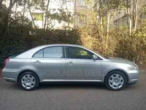 Toyota Avensis 1.8 C 2005 Silver