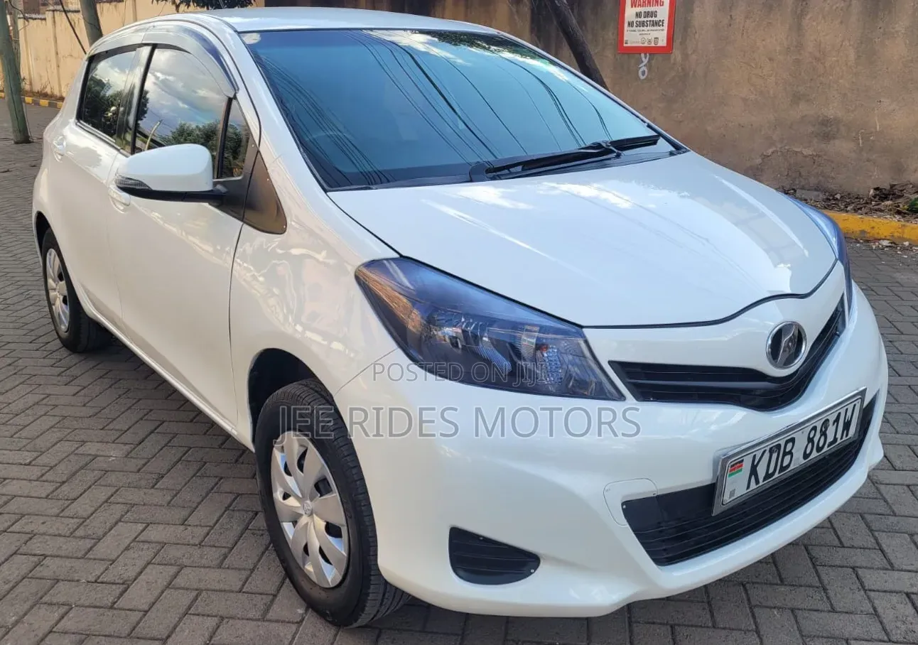 Toyota Vitz 2013 Off white