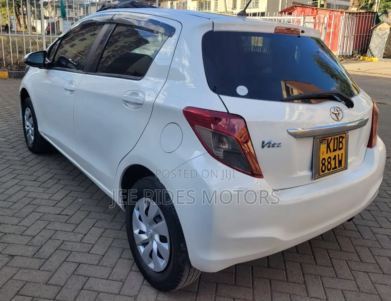 Toyota Vitz 2013 Off white
