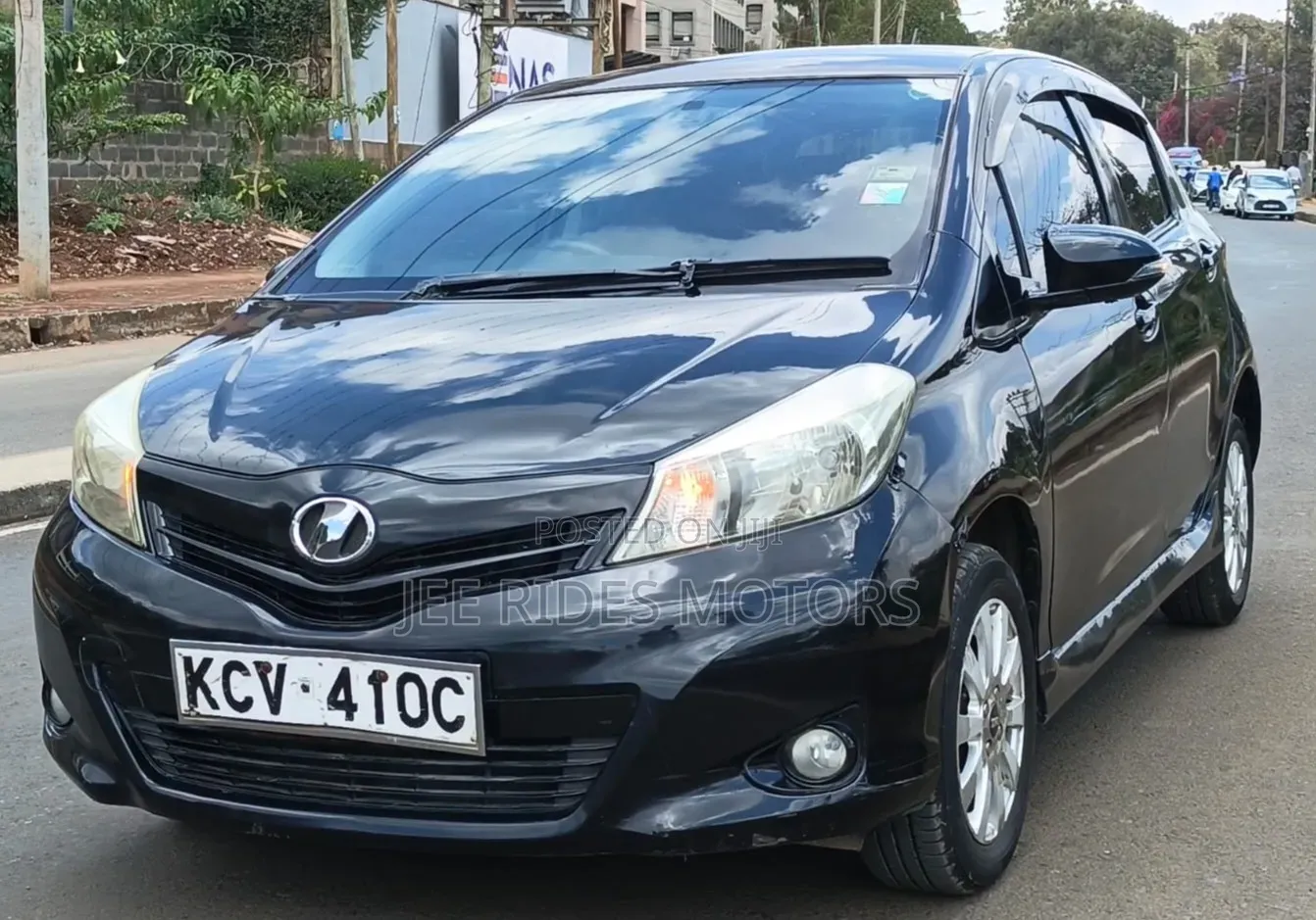 Toyota Vitz 2012 Burgundy