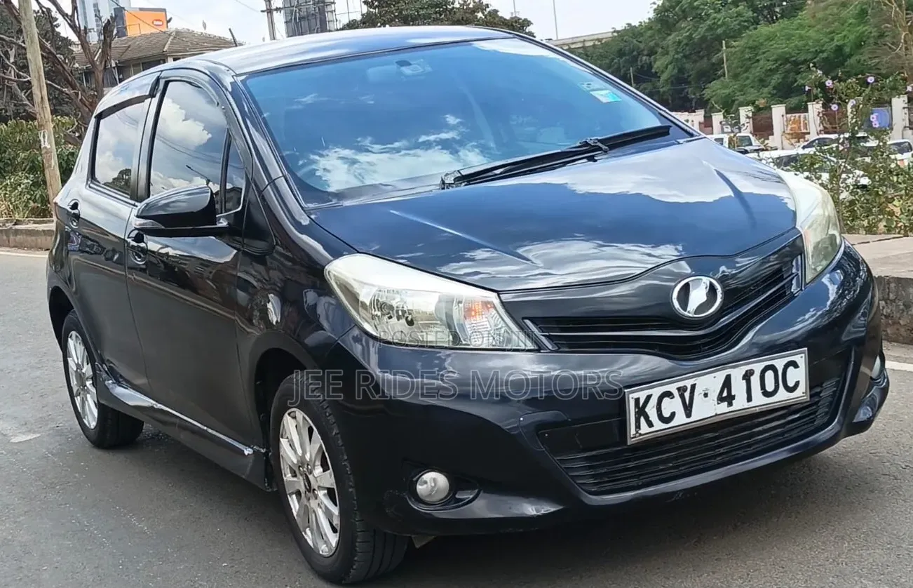 Toyota Vitz 2012 Burgundy