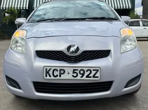 Toyota Vitz 2010 Silver