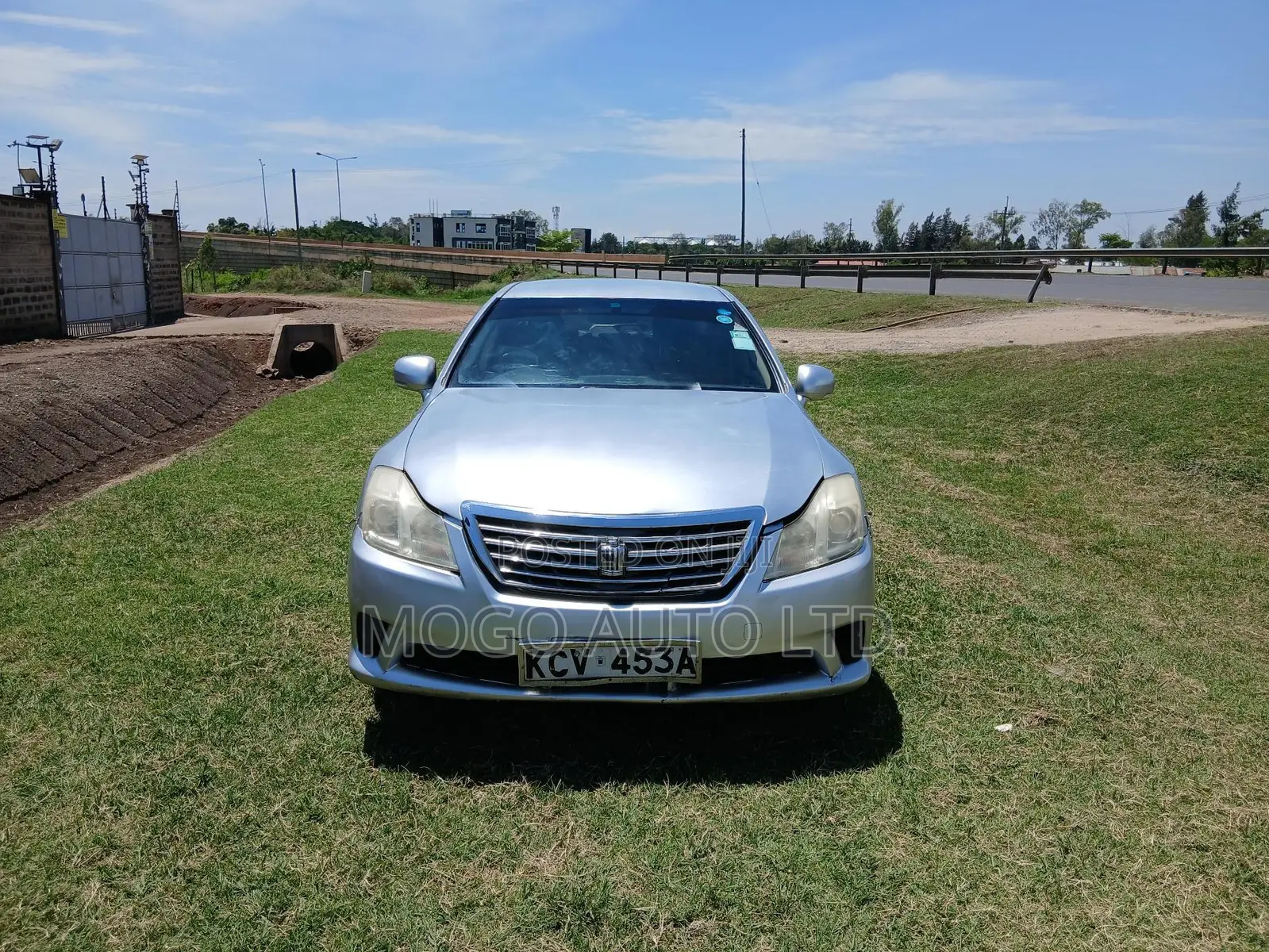 Toyota Crown 2011 Silver