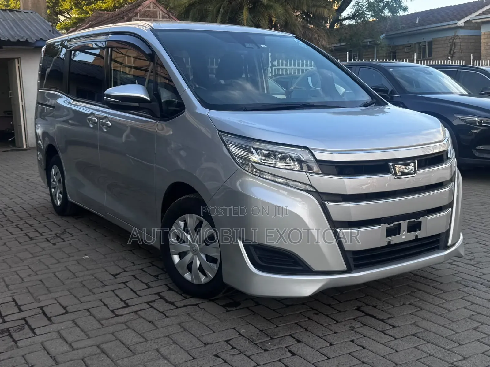 Toyota Noah 2.0 FWD (8 Seater) 2019 Gray