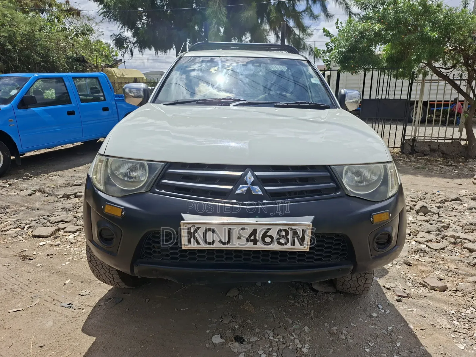 Mitsubishi L200 Club Cab 2.5 180hp 4WD 2015 White
