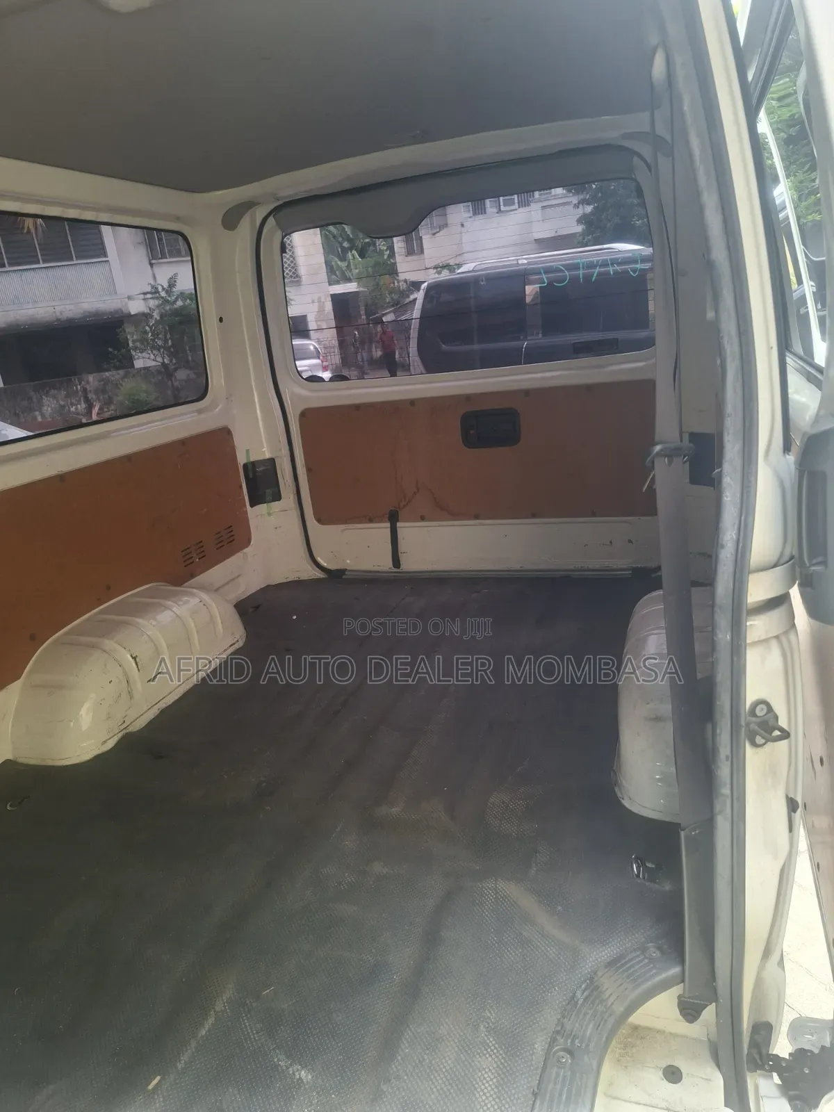 Toyota HiAce 2019 White