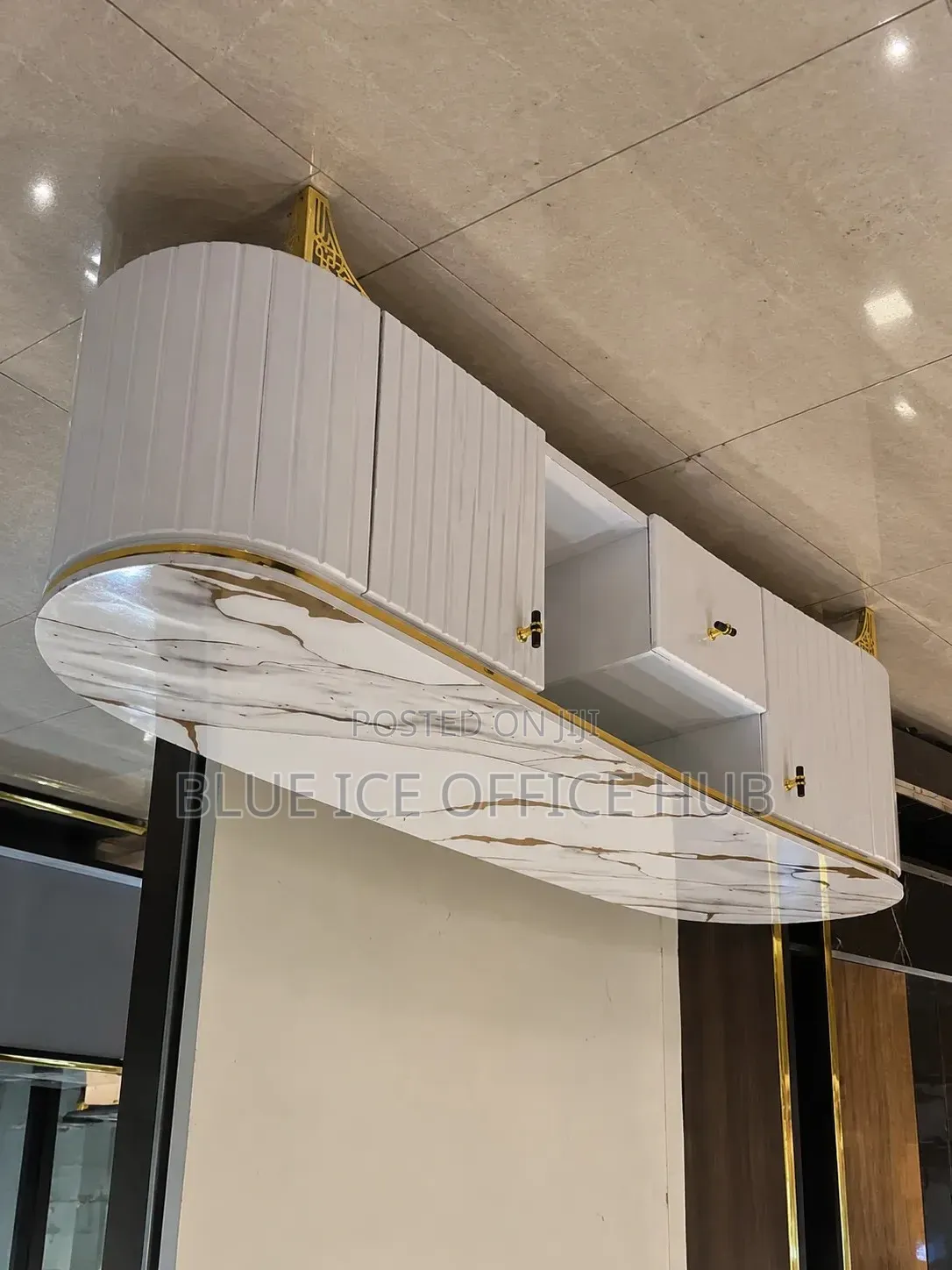 White and Gold Marble-Design TV Stand