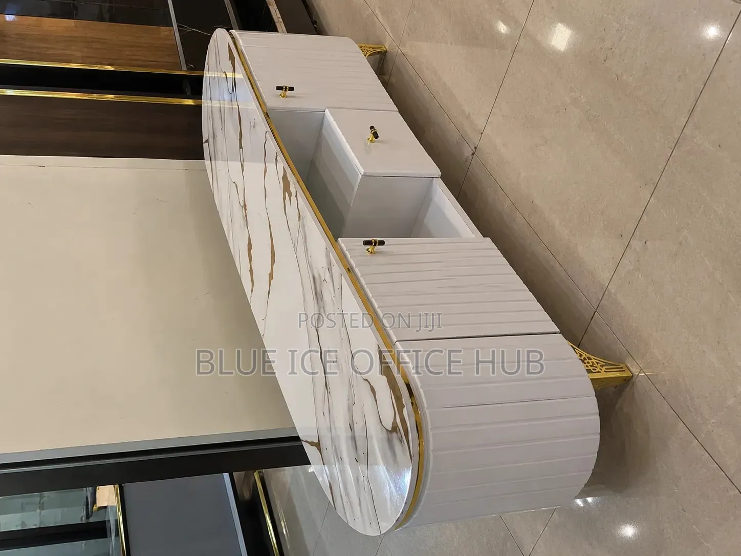 White and Gold Marble-Design TV Stand