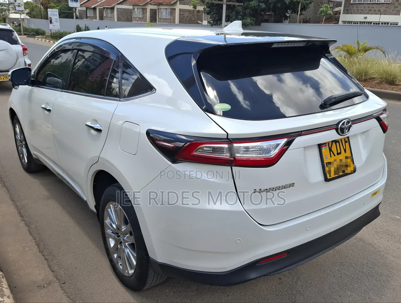 Toyota Harrier 2.0 2018 White