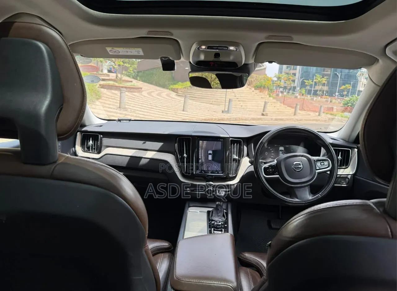 Volvo XC60 2018 White