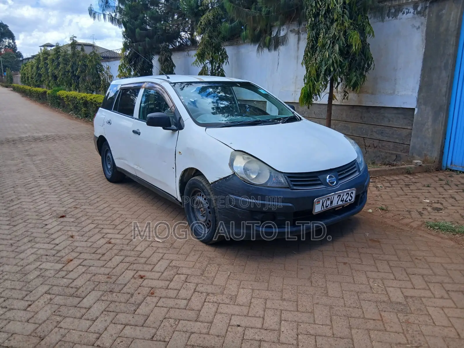 Nissan Advan 2013 White