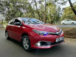 Toyota Auris 2015 Red