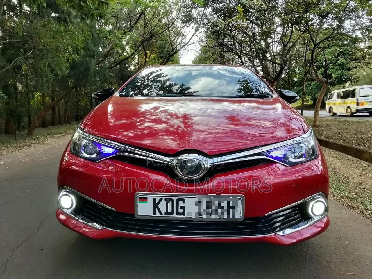 Toyota Auris 2015 Red