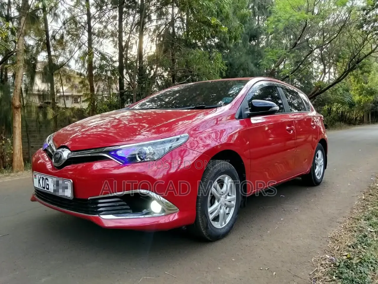 Toyota Auris 2015 Red