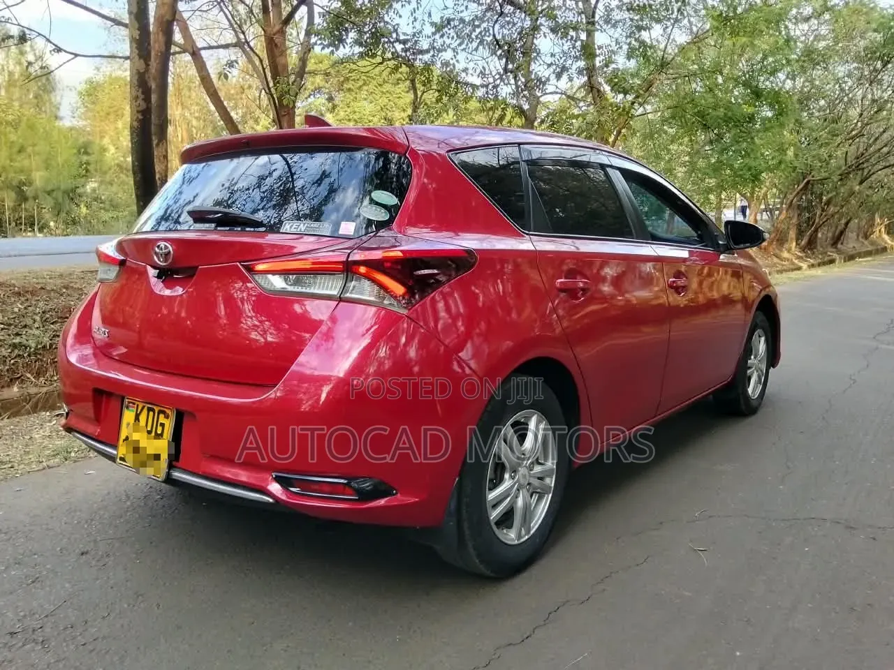 Toyota Auris 2015 Red