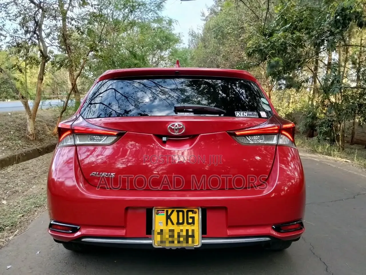 Toyota Auris 2015 Red