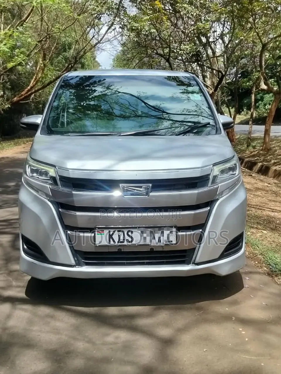 Toyota Noah 2.0 FWD (8 Seater) 2018 Silver