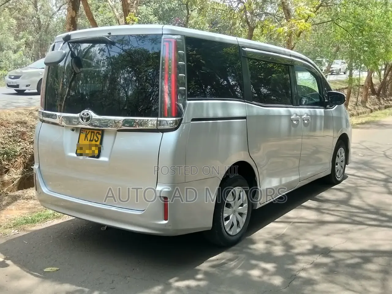 Toyota Noah 2.0 FWD (8 Seater) 2018 Silver