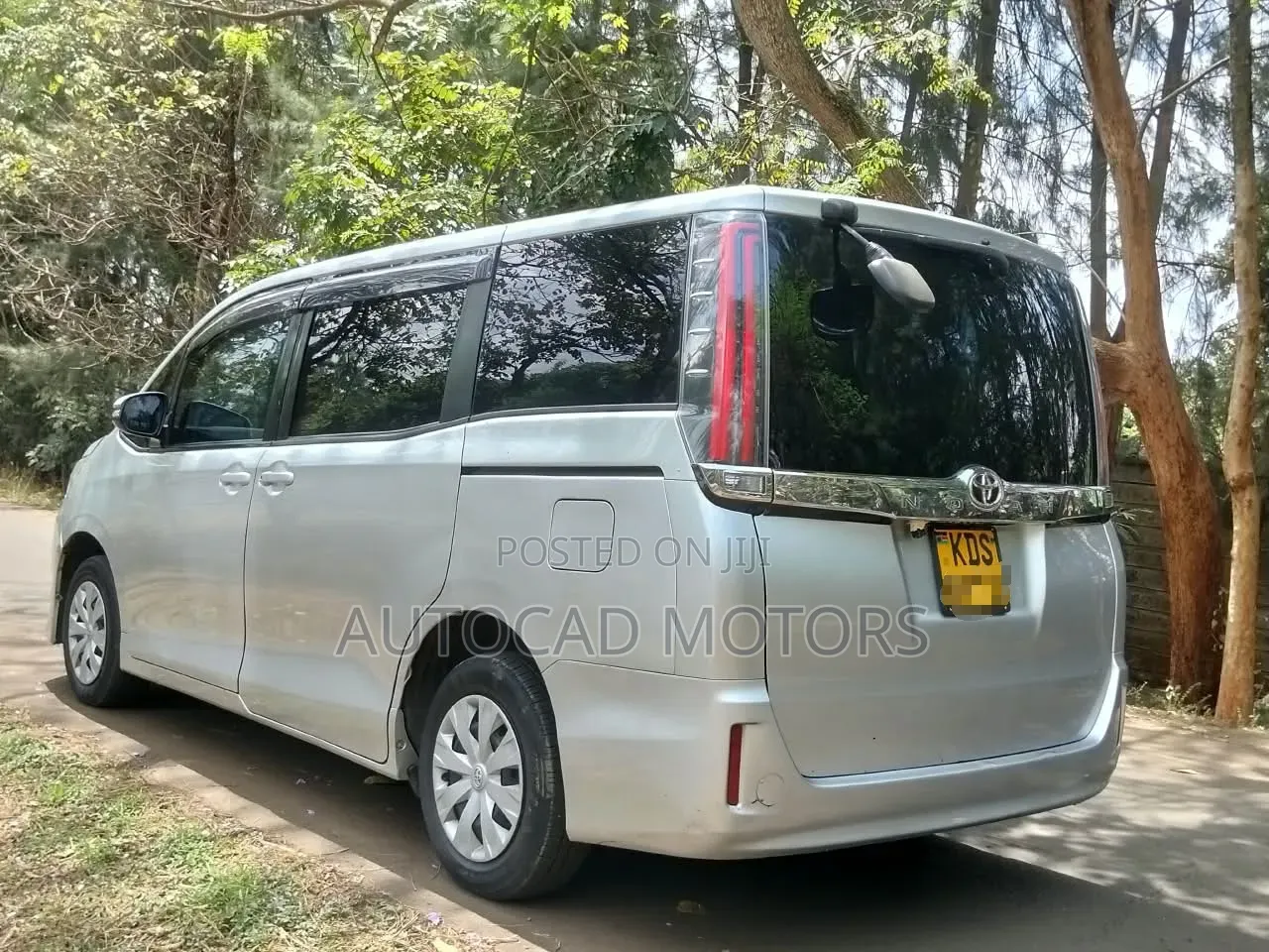 Toyota Noah 2.0 FWD (8 Seater) 2018 Silver