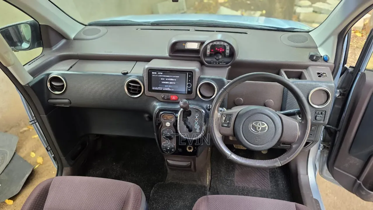 Toyota Spade 2014 Burgundy