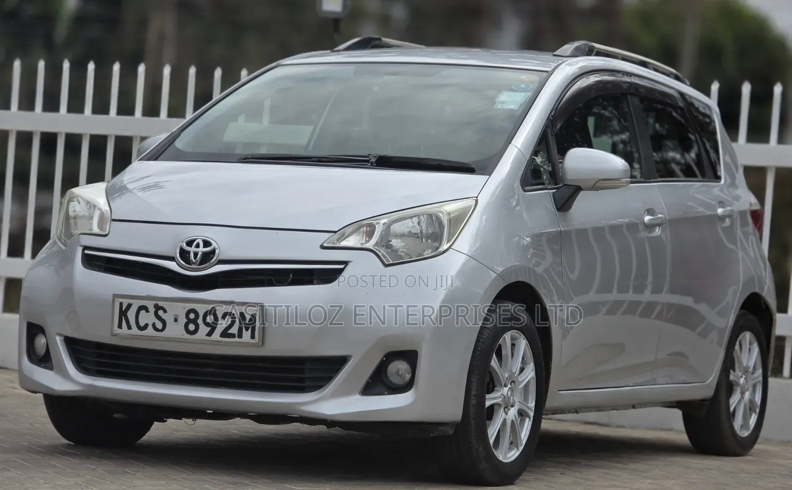 Toyota Ractis 1.5 FWD 2013 Silver