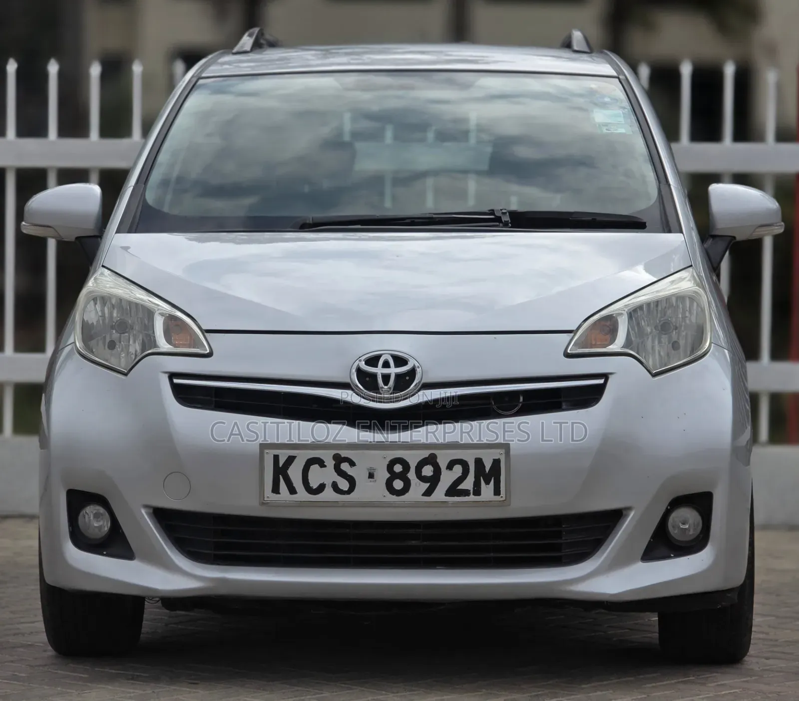 Toyota Ractis 1.5 FWD 2013 Silver