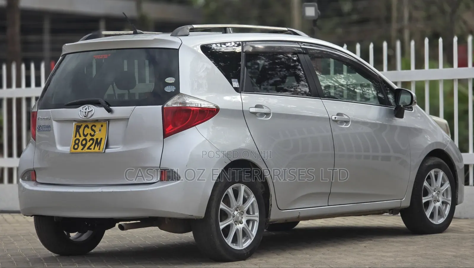 Toyota Ractis 1.5 FWD 2013 Silver