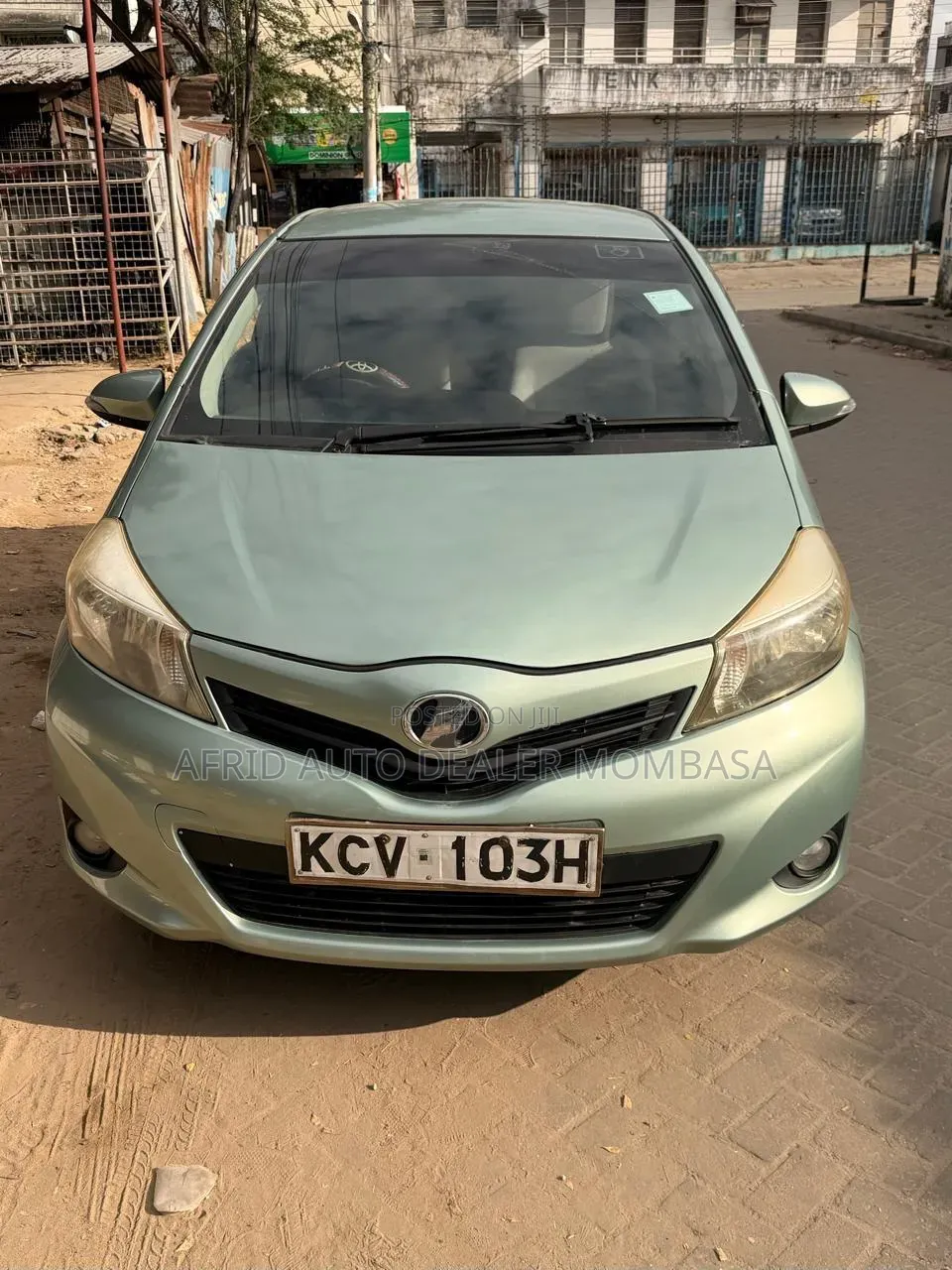 Toyota Vitz 1.3 AWD 3dr 2013