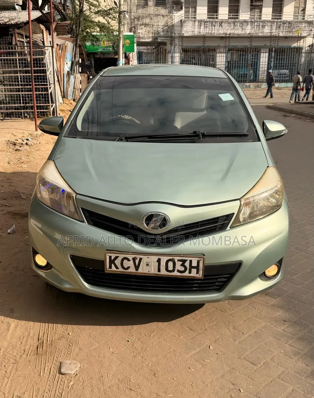 Toyota Vitz 1.3 AWD 3dr 2013