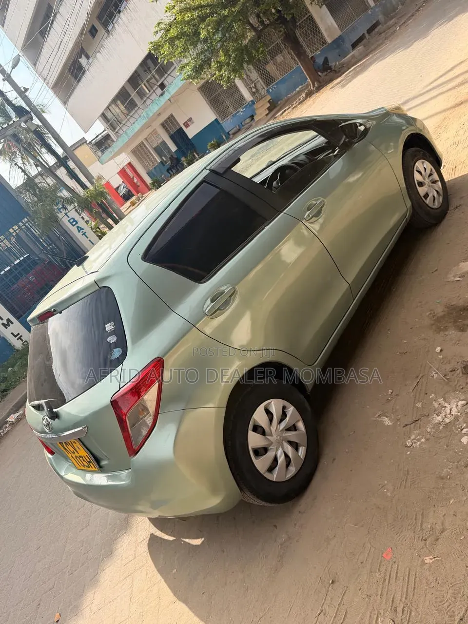 Toyota Vitz 1.3 AWD 3dr 2013