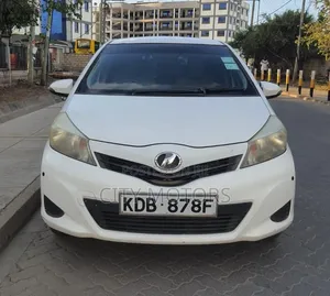 Toyota Vitz 1.0 FWD 5dr 2014 White