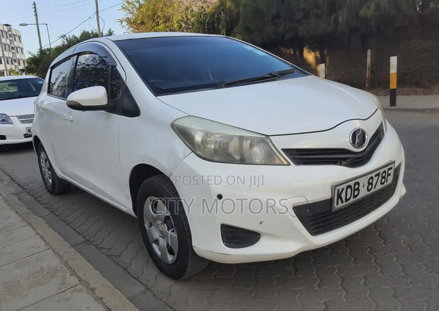 Toyota Vitz 1.0 FWD 5dr 2014 White