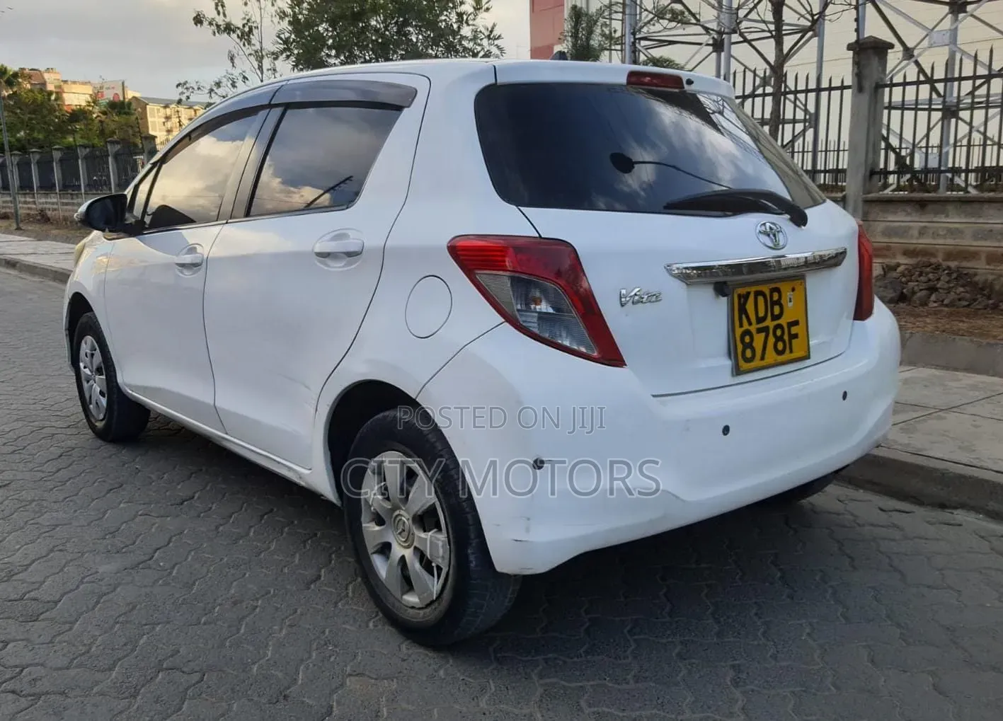 Toyota Vitz 1.0 FWD 5dr 2014 White