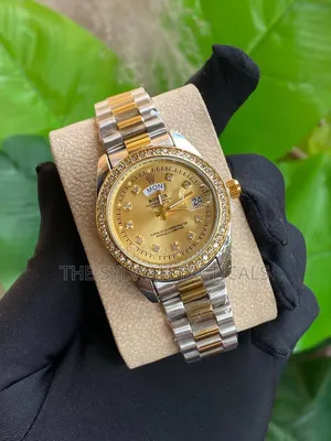 Rolex Iced Ladies Watch
Day&Date Display Iced Out
Battery Powered