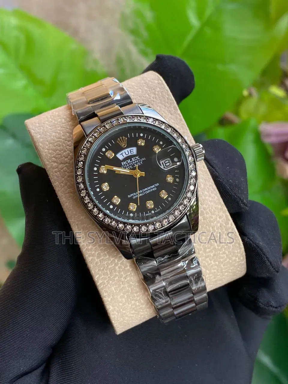 Rolex Iced Ladies Watch
Day&Date Display Iced Out
Battery Powered