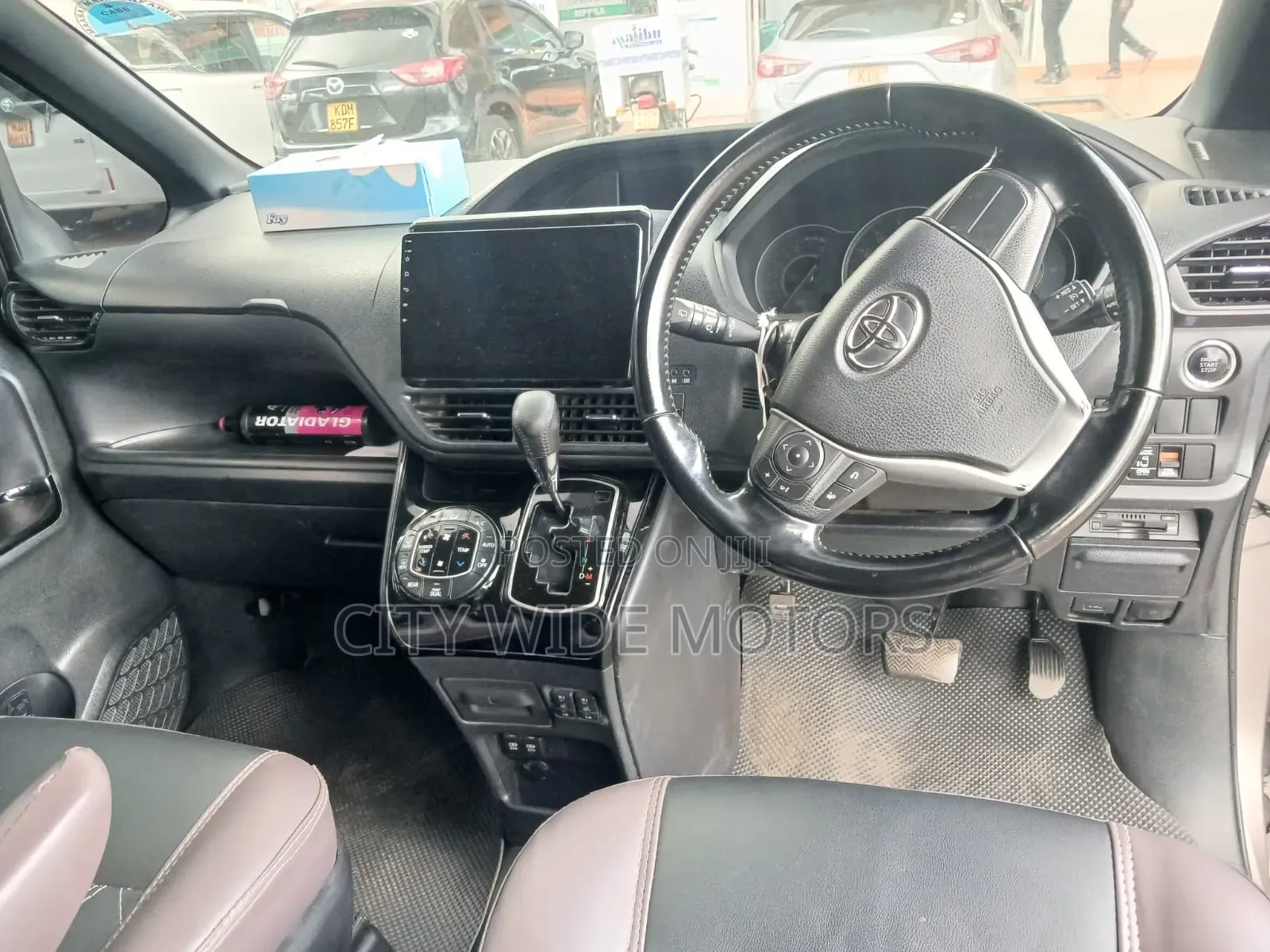 Toyota Noah 2.0 AWD (8 Seater) 2018 Gold