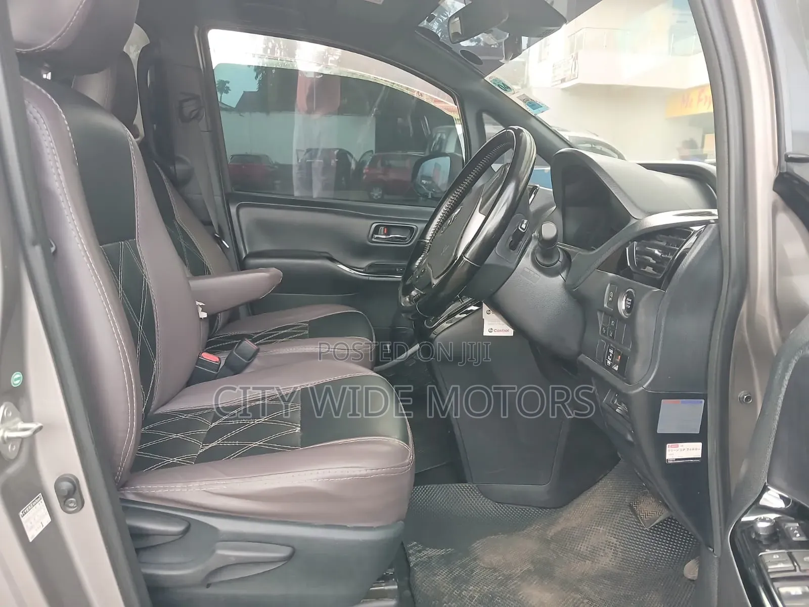 Toyota Noah 2.0 AWD (8 Seater) 2018 Gold