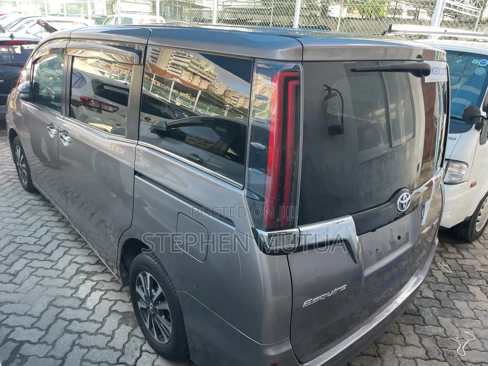 Toyota Esquire 1.8 FWD Hybrid (7 seater) 2019 Gray