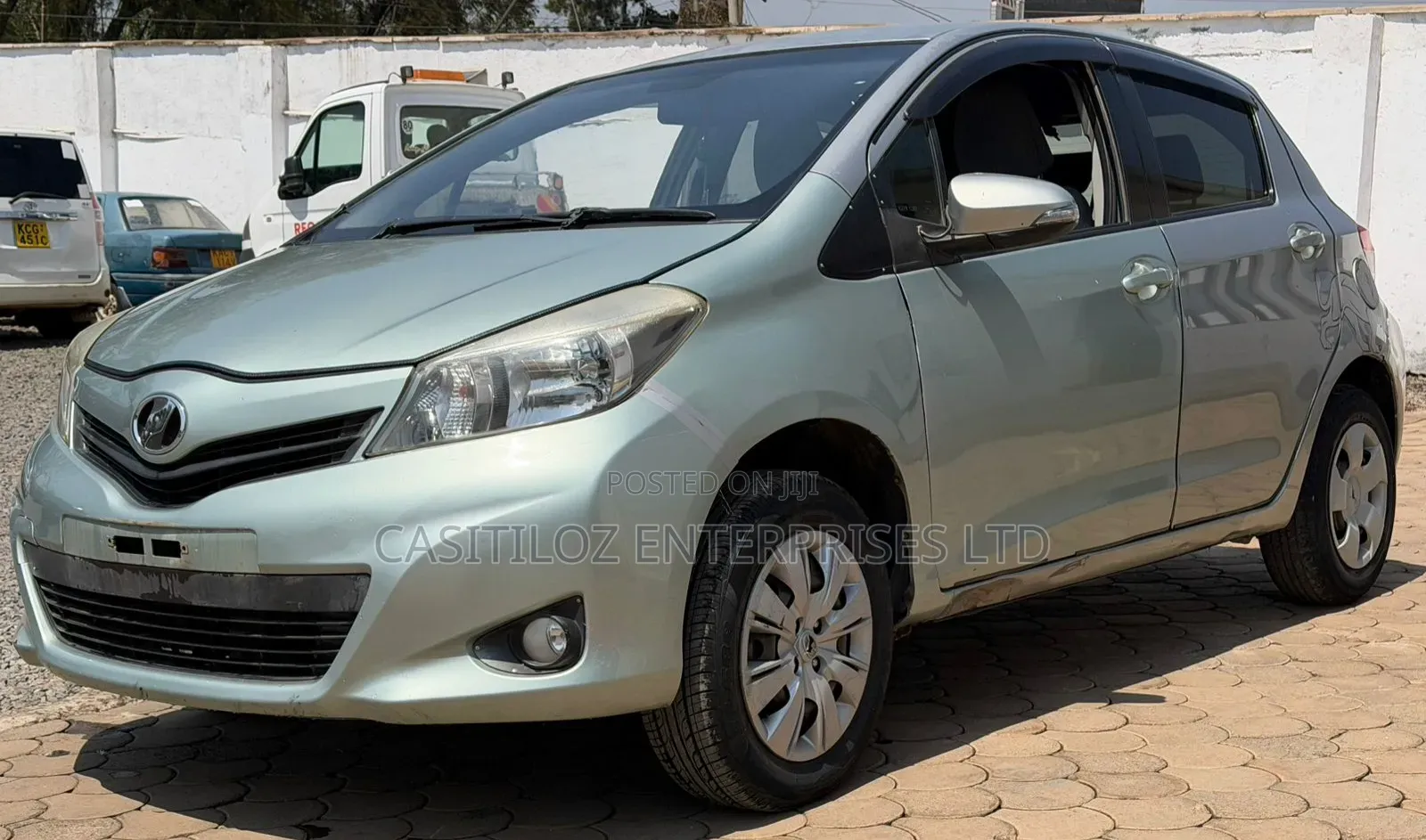 Toyota Vitz 1.3 FWD 3dr 2014 Green