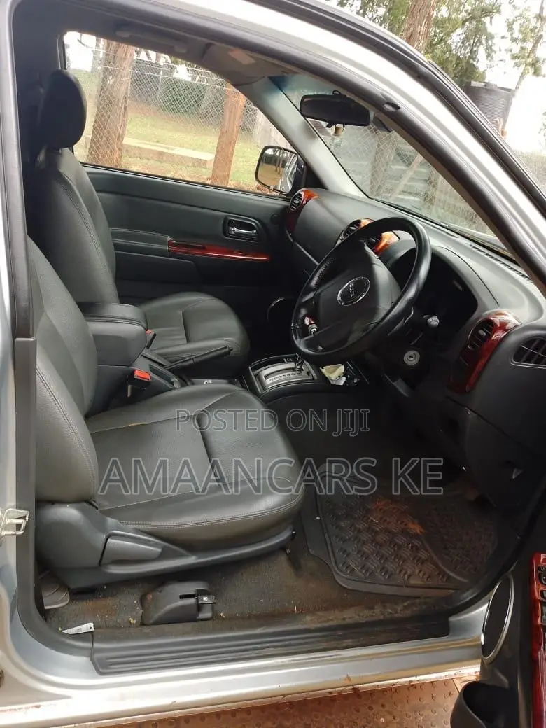 Isuzu D-MAX 2010 Silver