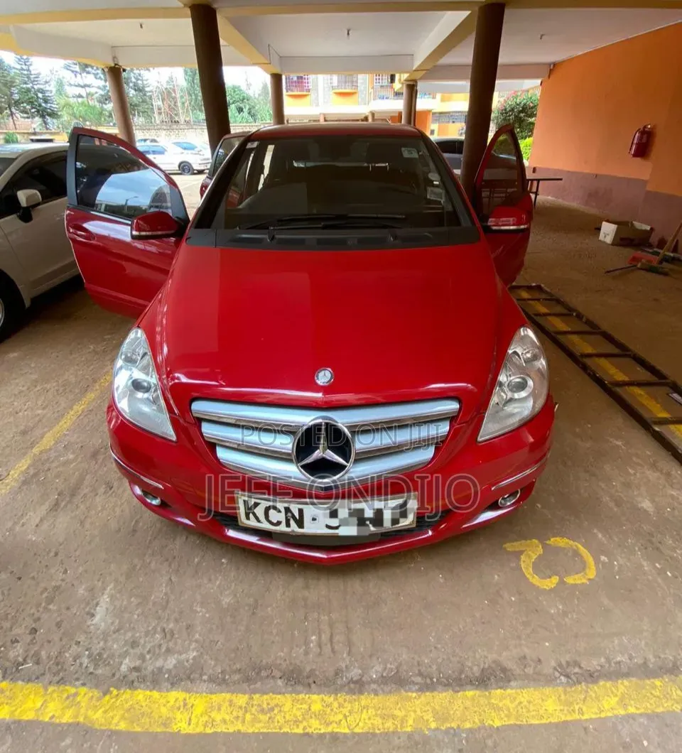 Mercedes-Benz B-Class 2010 Red