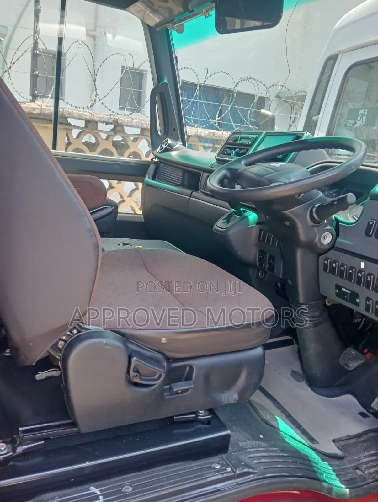 Mitsubishi Fuso Rosa 2019 Red