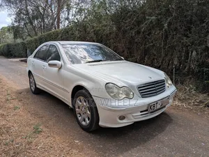 Mercedes-Benz C240 2.6 RWD 2005 White