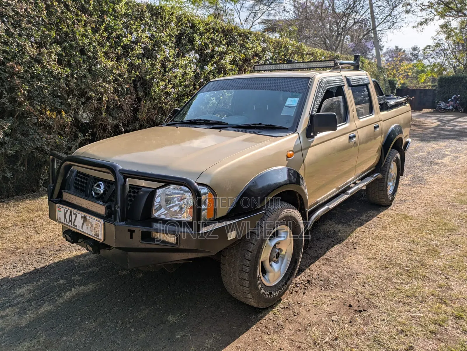 Nissan Hardbody 2007 Gold