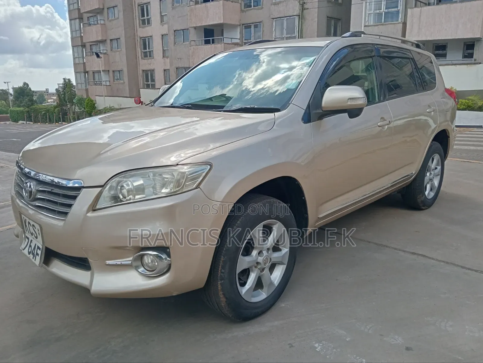 Toyota Vanguard 2012 Gold