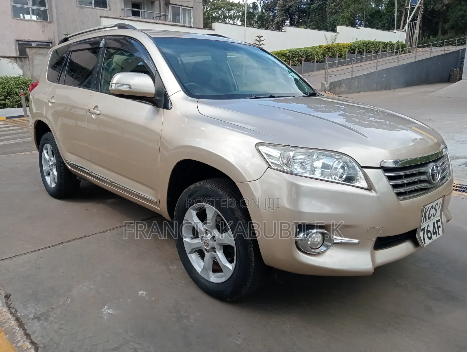 Toyota Vanguard 2012 Gold