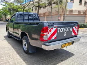 Toyota Hilux 2014 Gray